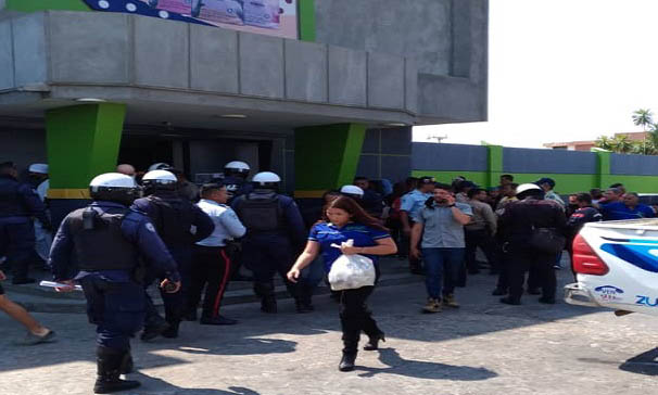 lanzan granada supermercado