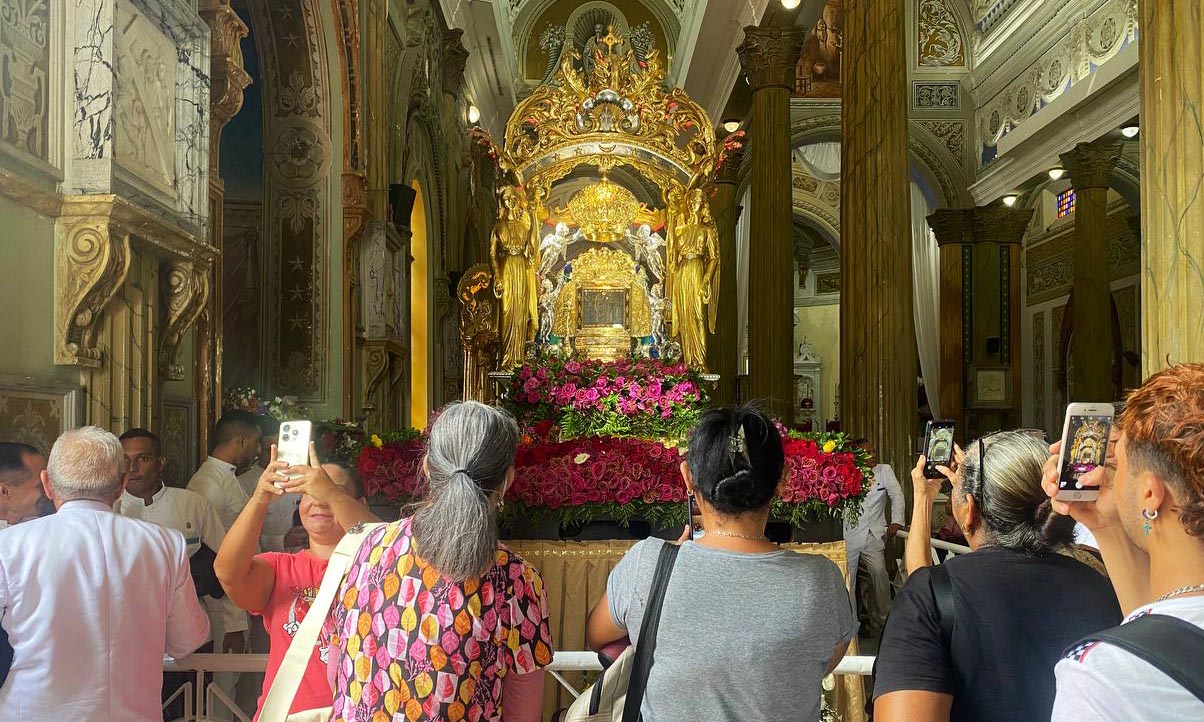 Sanación de enfermedades y protección a familiares: entre los milagros que agradecen los marabinos a La Chinita en la Basílica
