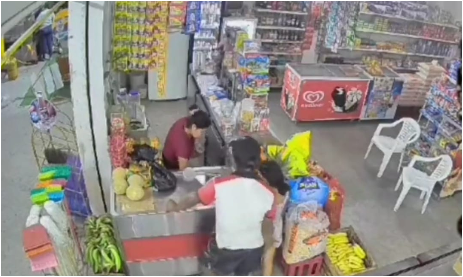 Detenido hombre por abusar de una niña al tocar sus partes íntimas en una tienda de Ecuador: el hecho quedó grabado por las cámaras de seguridad (+Video)
