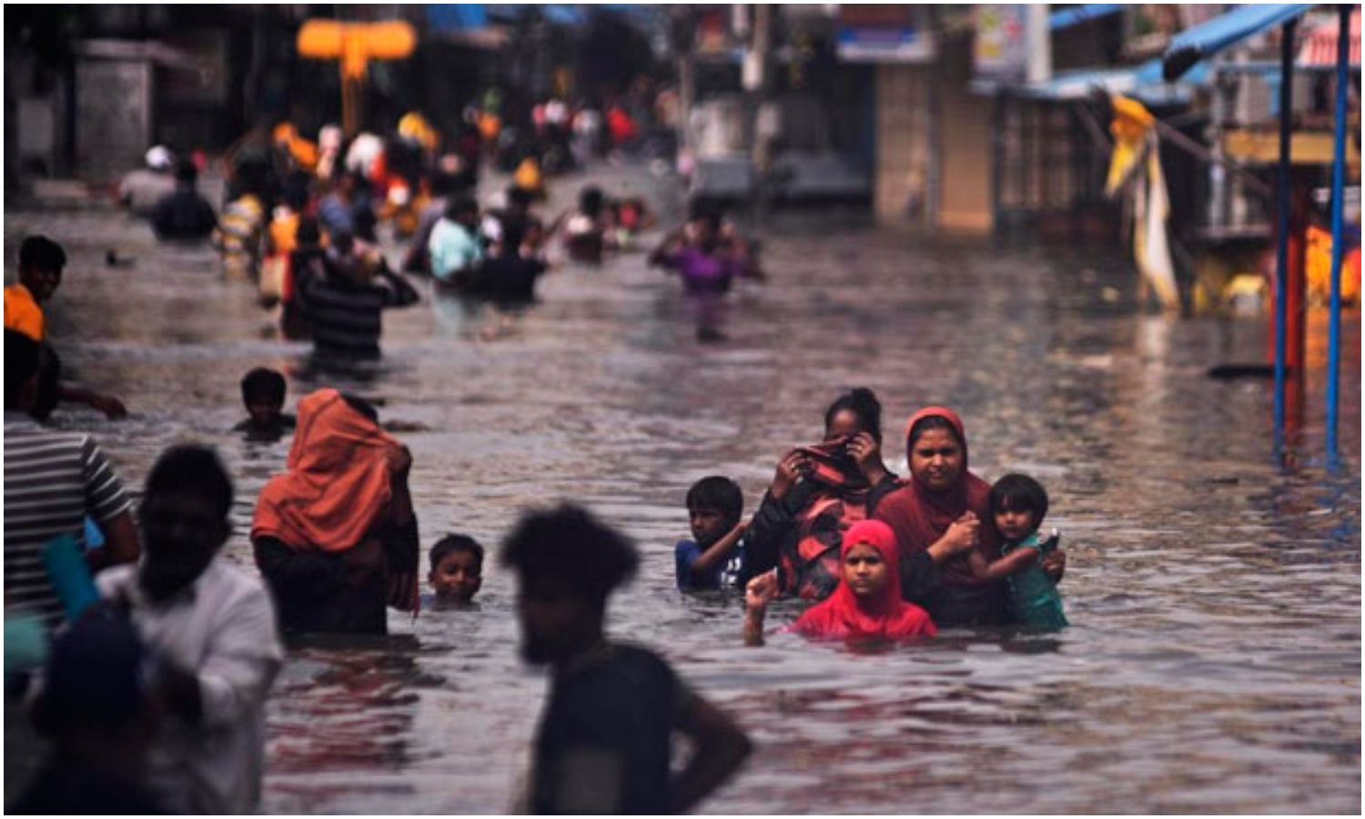 Ocho muertos y más de 2 mil evacuados deja paso del ciclón Michaung en la India (+Video)