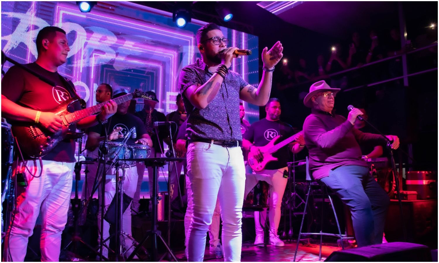 Al ritmo de la gaita y la guaracha Roberto González celebró su cumpleaños con un gran concierto en Maracaibo