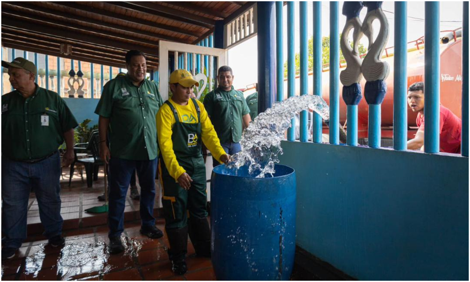 Brigada del Agua beneficia a 55 familias con distribución por cisterna en la urbanización La Paz de Maracaibo