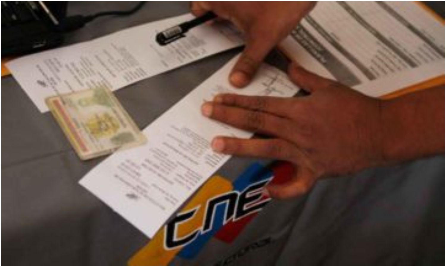 Denuncian que la única máquina fija del CNE para Registro Electoral en municipio Lagunillas la aperturan “cuando les da la gana”