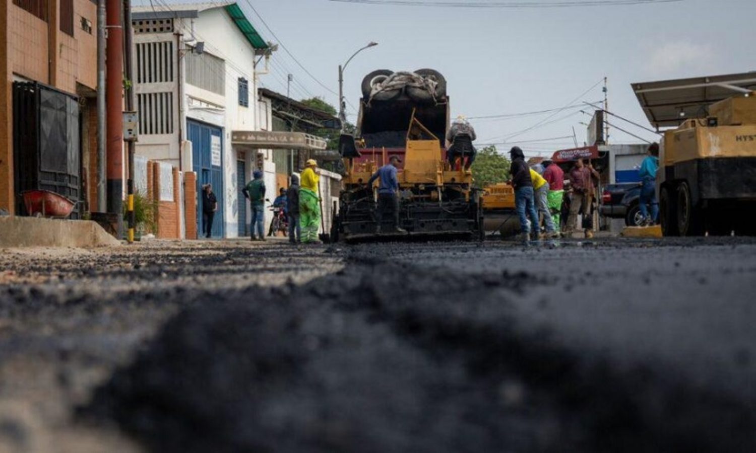 Alcaldía de Maracaibo lleva aplicado con el Plan de Vialidad cerca de 30 mil toneladas de asfalto desde 2022