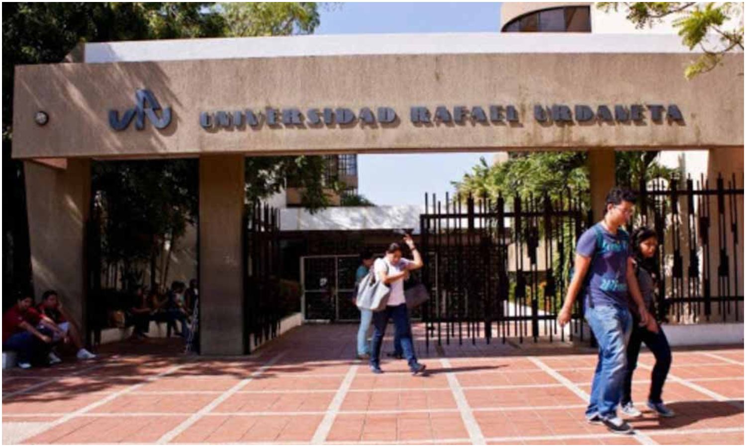 La URU se pronuncia sin pedir disculpas por denuncias de acto de grado a oscuras: graduandos cum laude catalogan de humillación y falta de respeto comunicado de la universidad