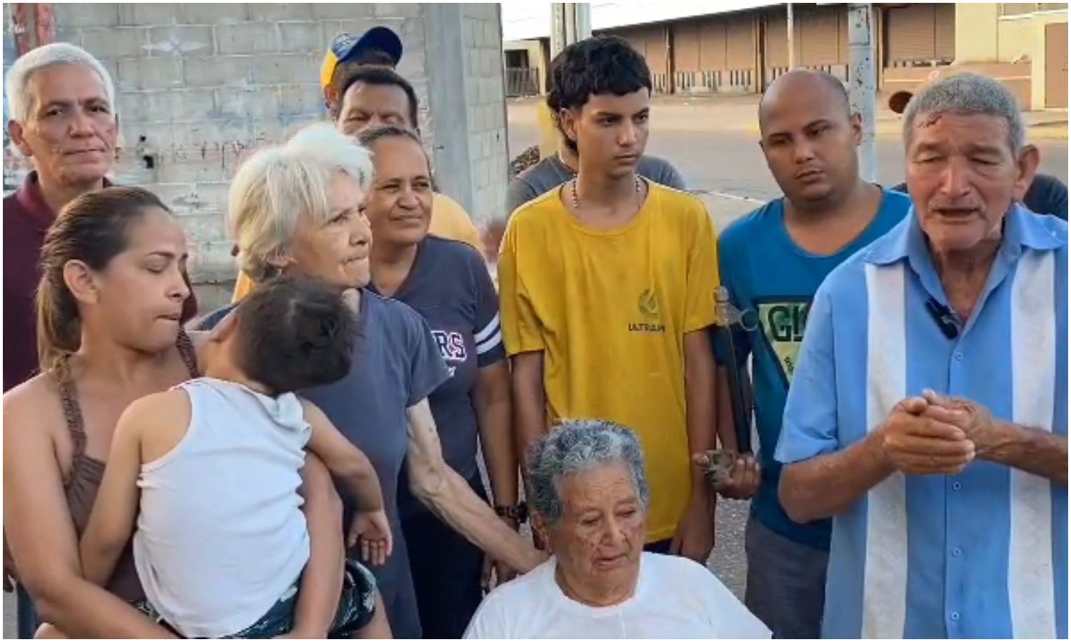“Esto es una calamidad”: vecinos del sector El Tránsito de Maracaibo denuncian desatención de Corpoelec tras explosión de un transformador