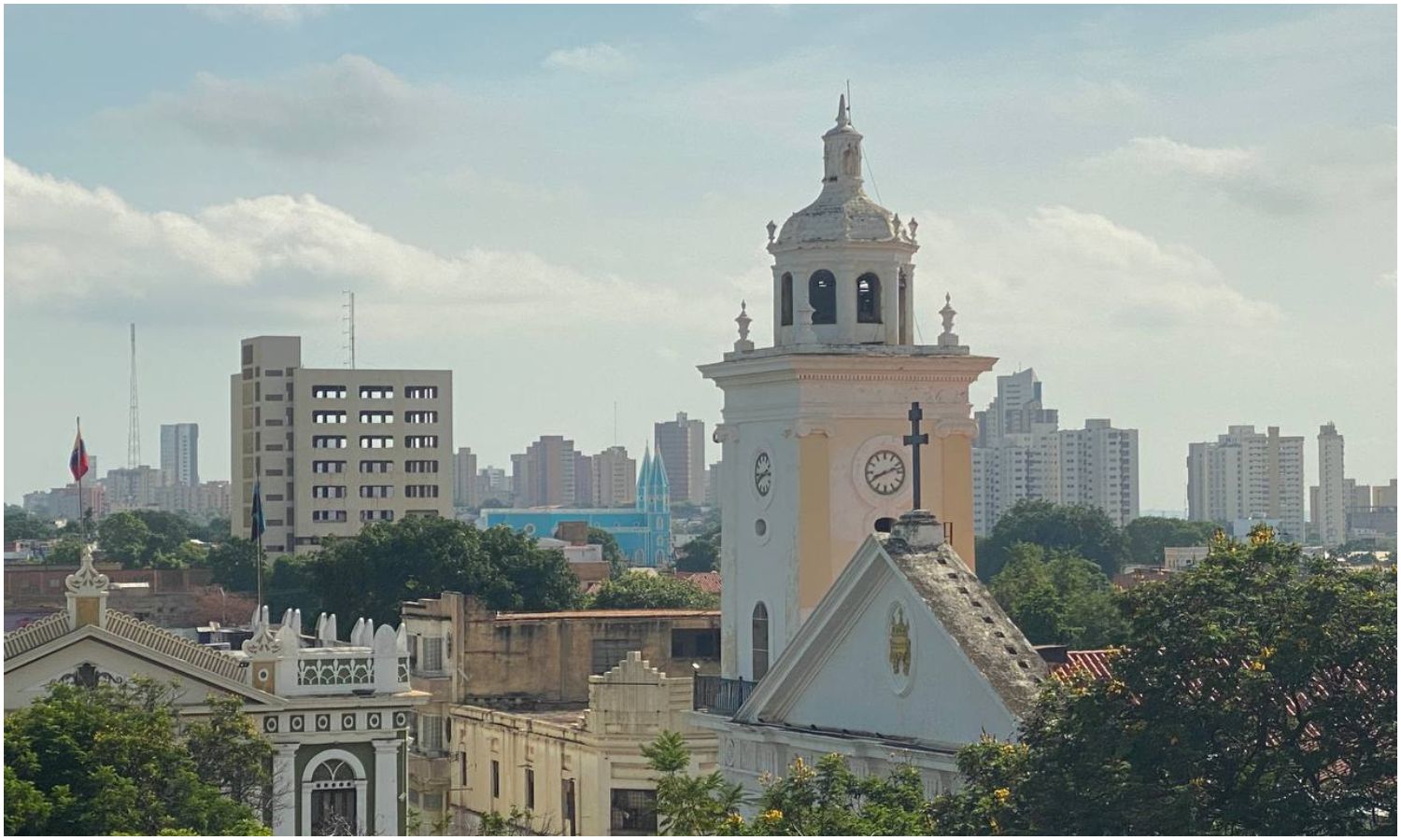 Rayo que cayó sobre la Catedral de Maracaibo solo causó daños materiales: “No hay hechos que lamentar”