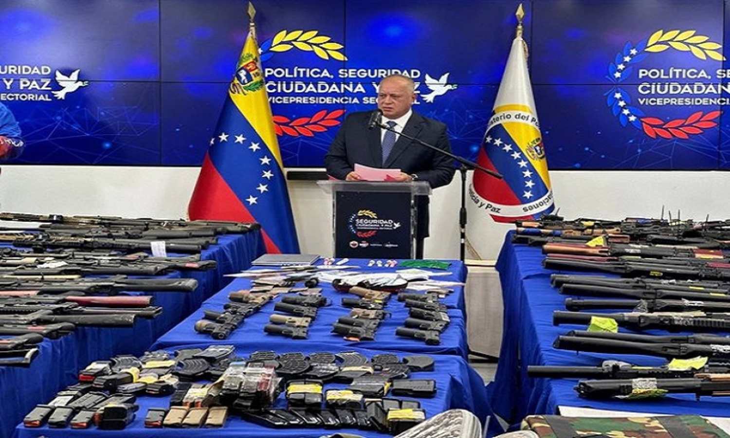 Diosdado Cabello asegura que organismos de seguridad presuntamente incautaron más de 400 fusiles que serían usados en planes contra la gestión de Maduro