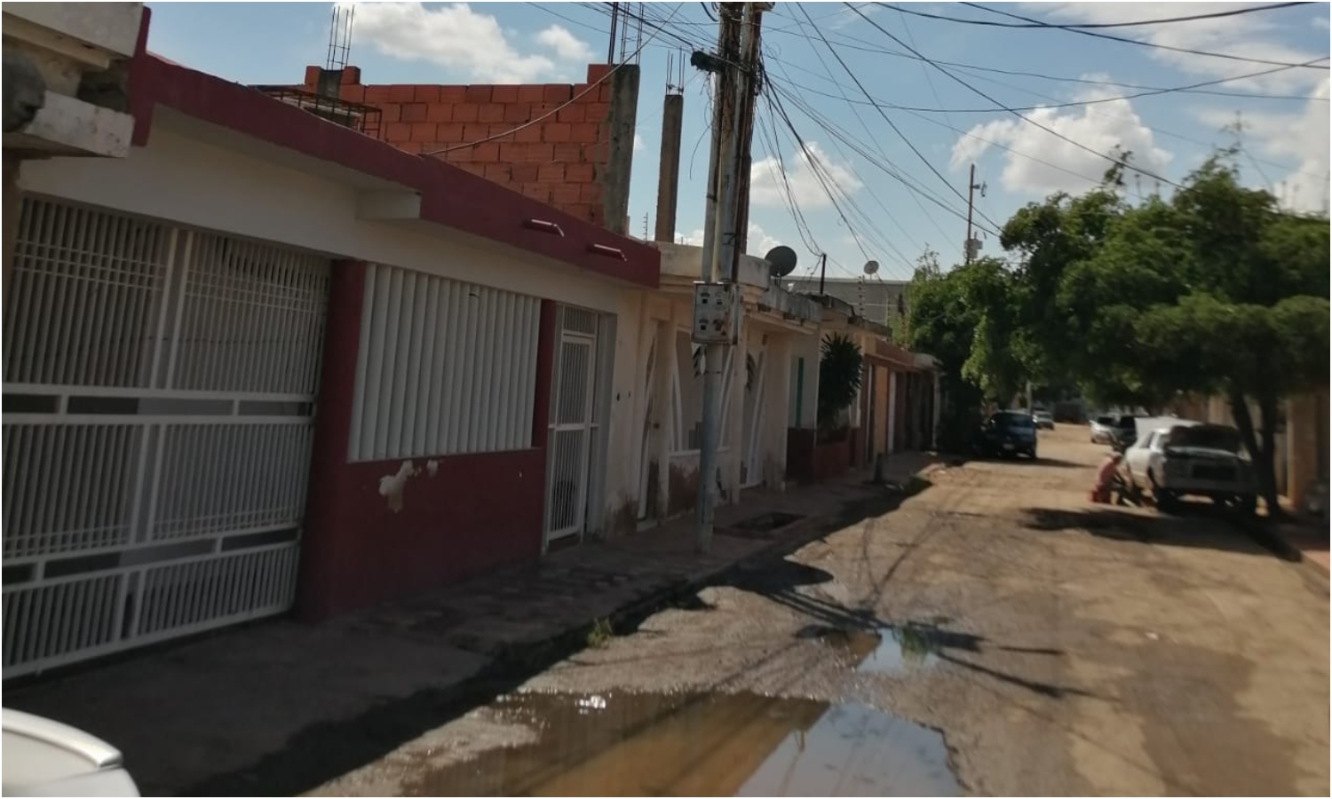 A oscuras y con carreteras en mal estado: así se encuentra el desarrollo habitacional “La Candelaria” en Maracaibo
