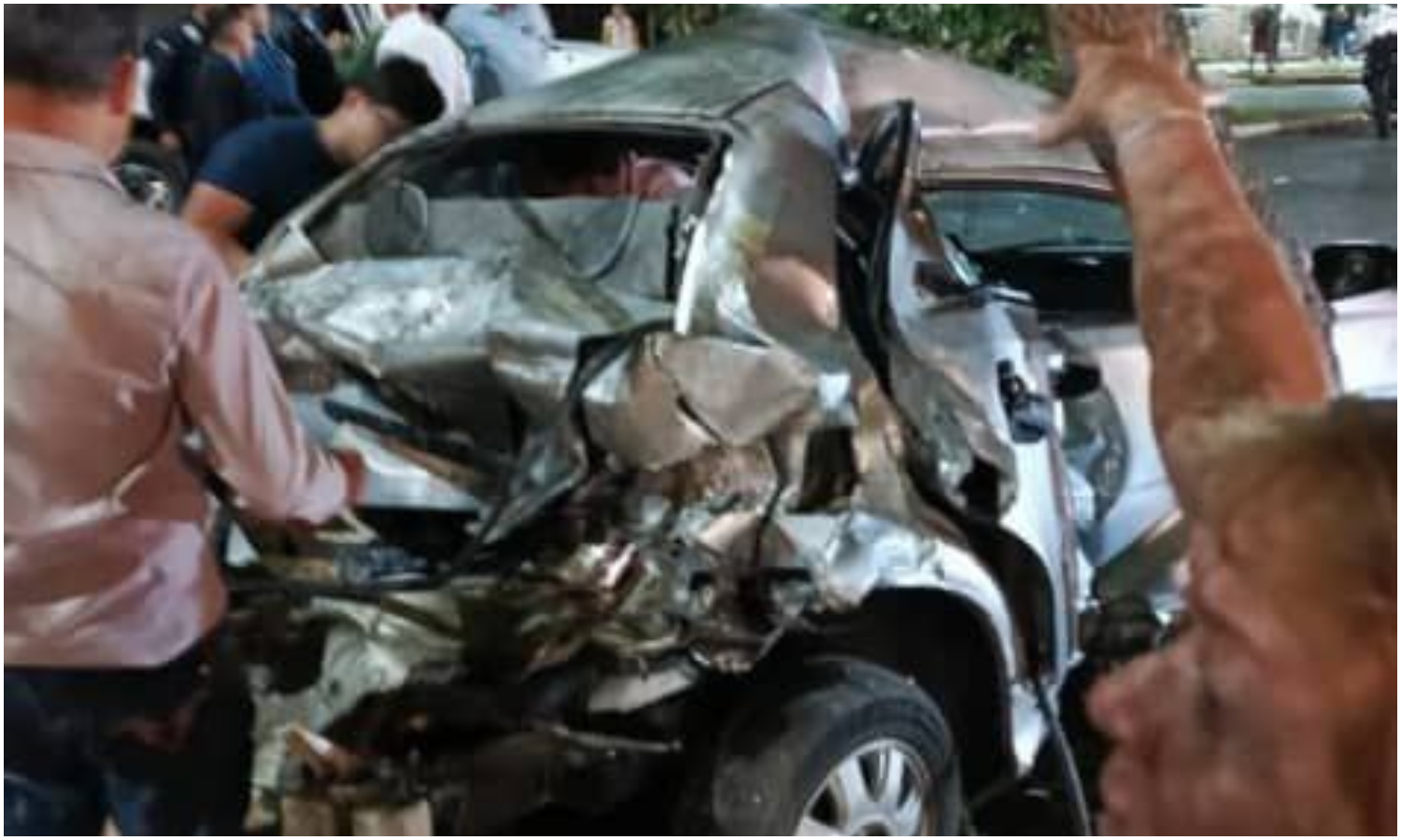 Camión cisterna perdió los frenos y chocó contra un carro en Mérida: se reporta un muerto y dos heridos