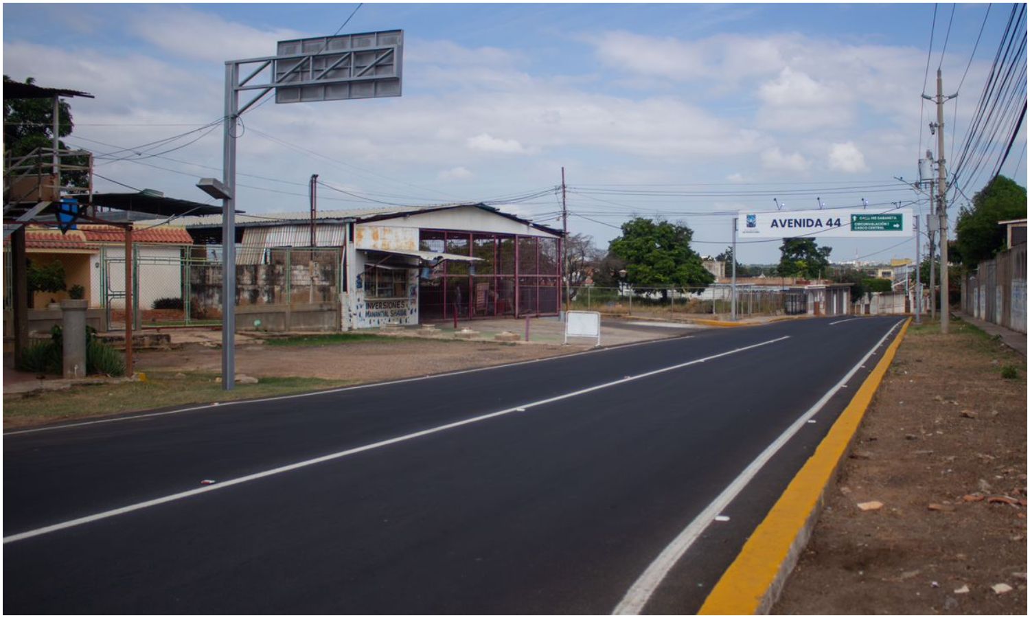 Asfaltado recién inaugurado en Lago Azul beneficia a vecinos, comerciantes y transportistas de la zona