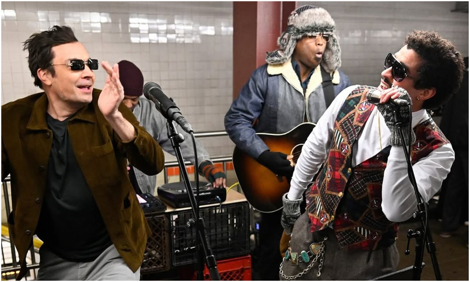 Bad Bunny y Jimmy Fallon paralizaron el metro de Nueva York con un concierto sorpresa