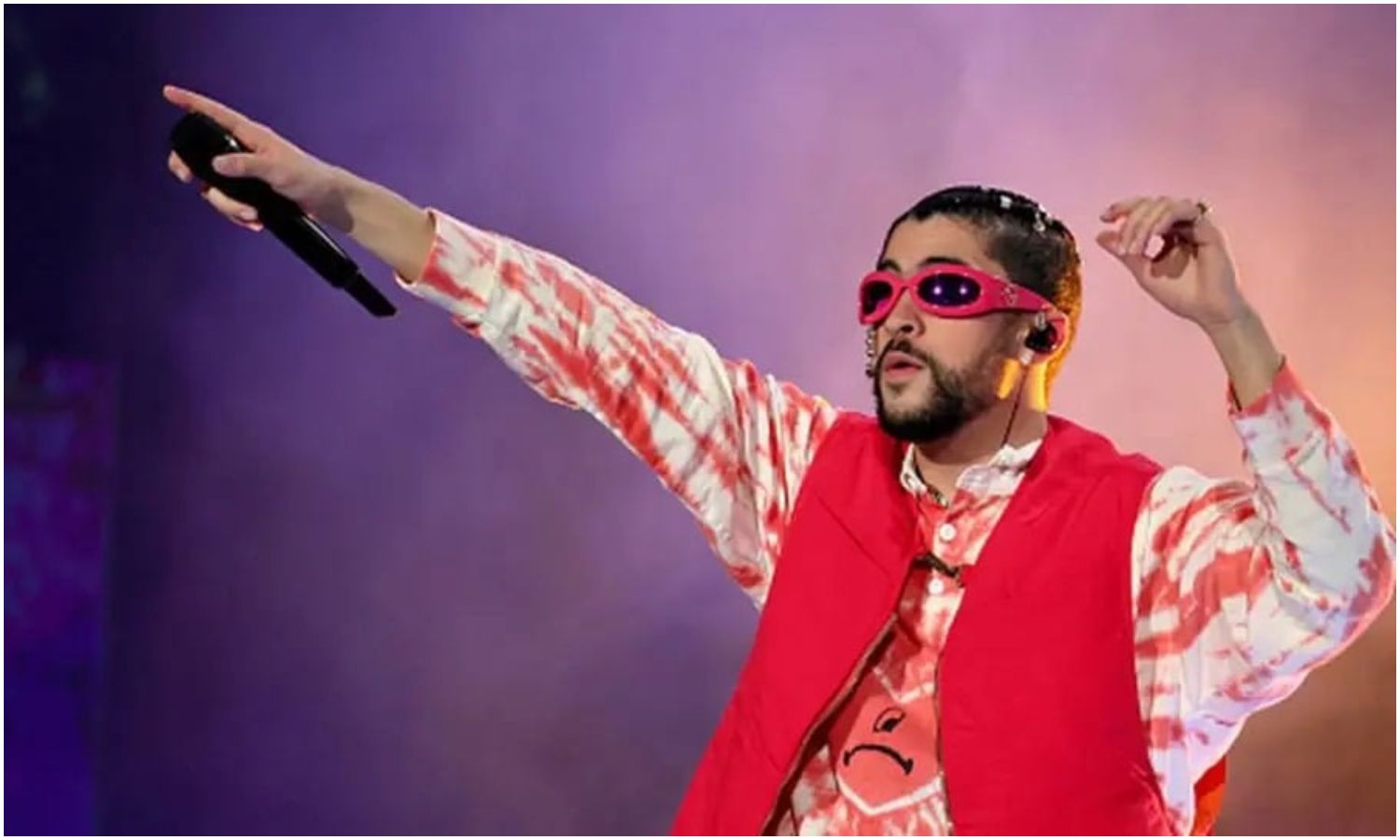 Bad Bunny honra sus raíces puertorriqueñas con el lanzamiento de su nuevo álbum “Debí tirar más fotos”