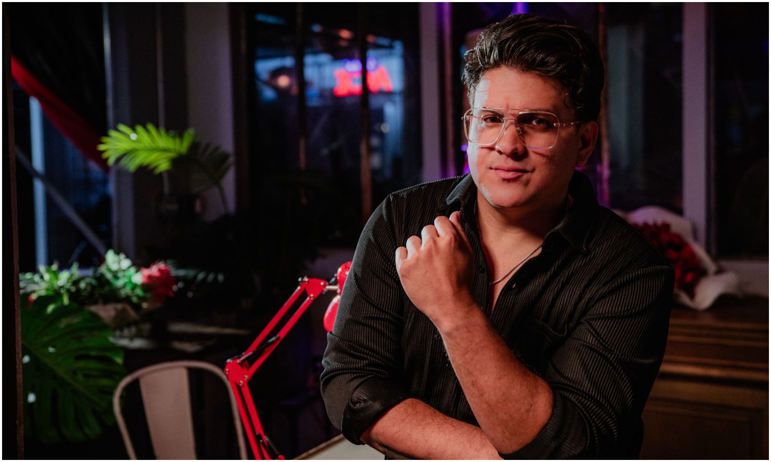 Eric Mestizo estrena su nuevo tema “Flores por canciones”