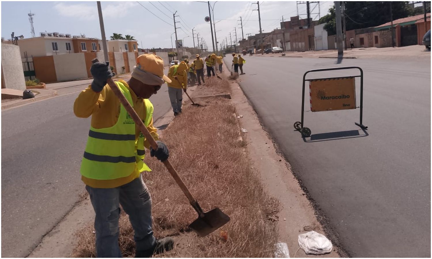 Cuadrillas del IMA sanean 11 kilómetros de vía en corredores 16 Guajira y Curva-La Concepción de Maracaibo