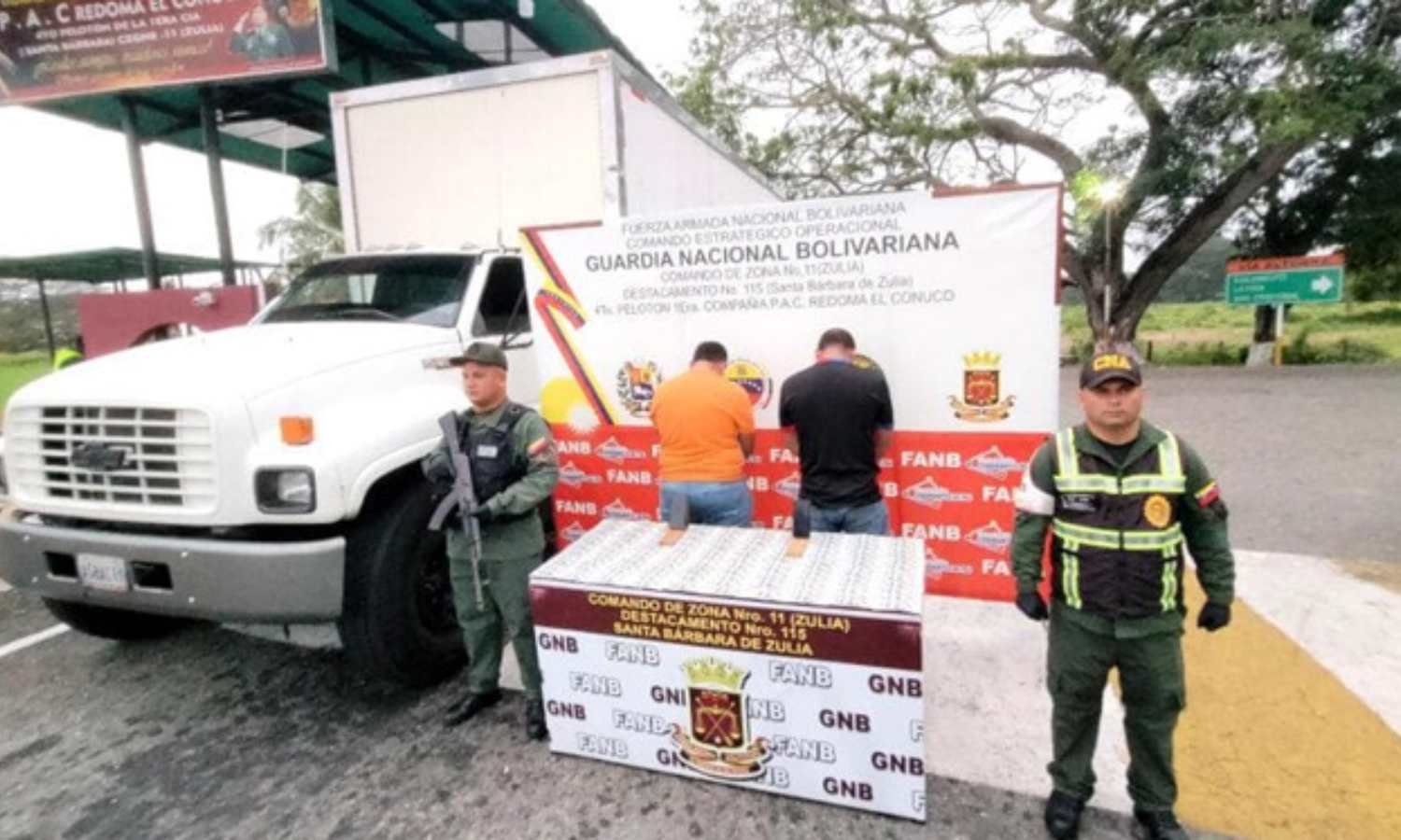Detienen a dos hombres con 64 mil dólares ocultos en abono en Santa Bárbara del Zulia