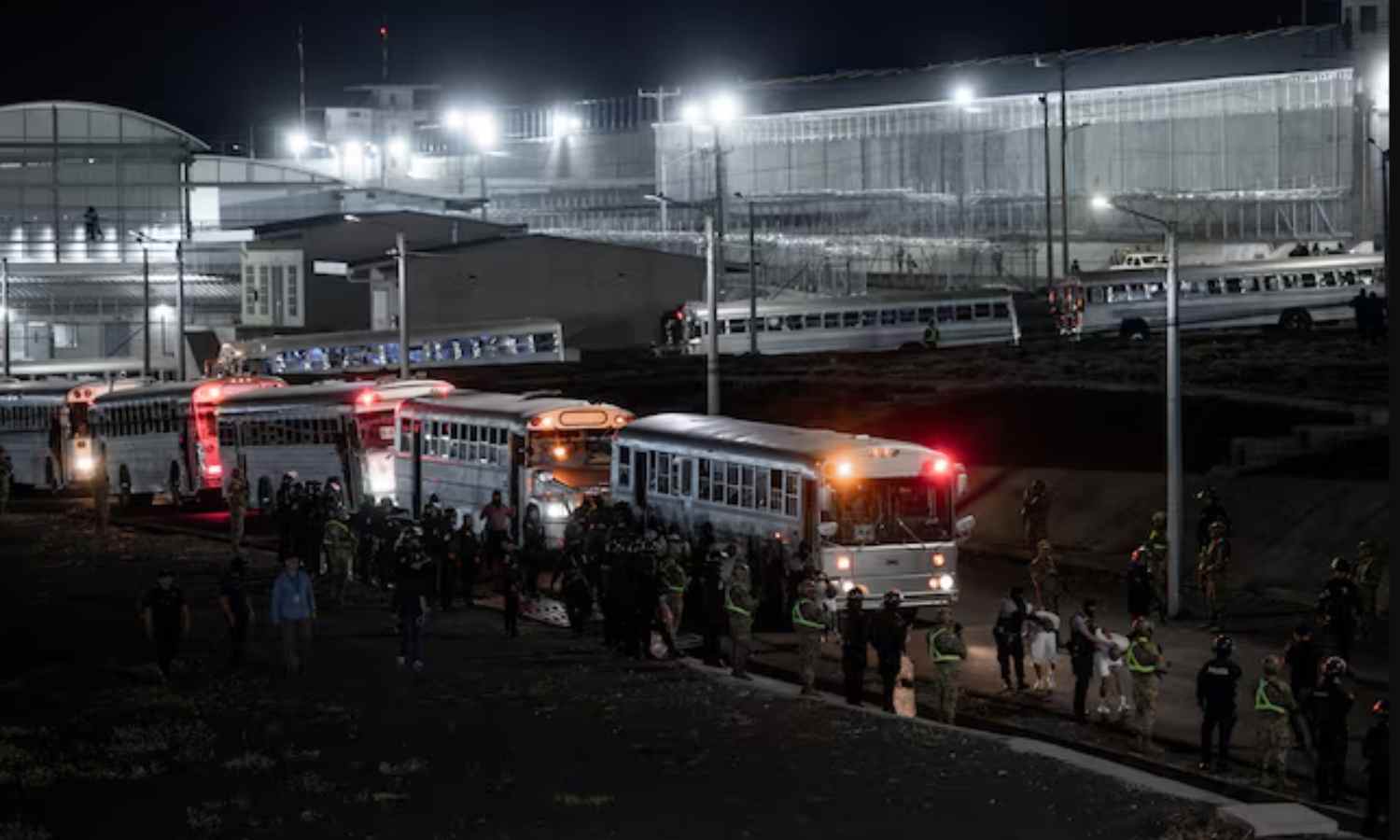La administración Trump argumenta que las deportaciones de venezolanos no violaron la orden del juez