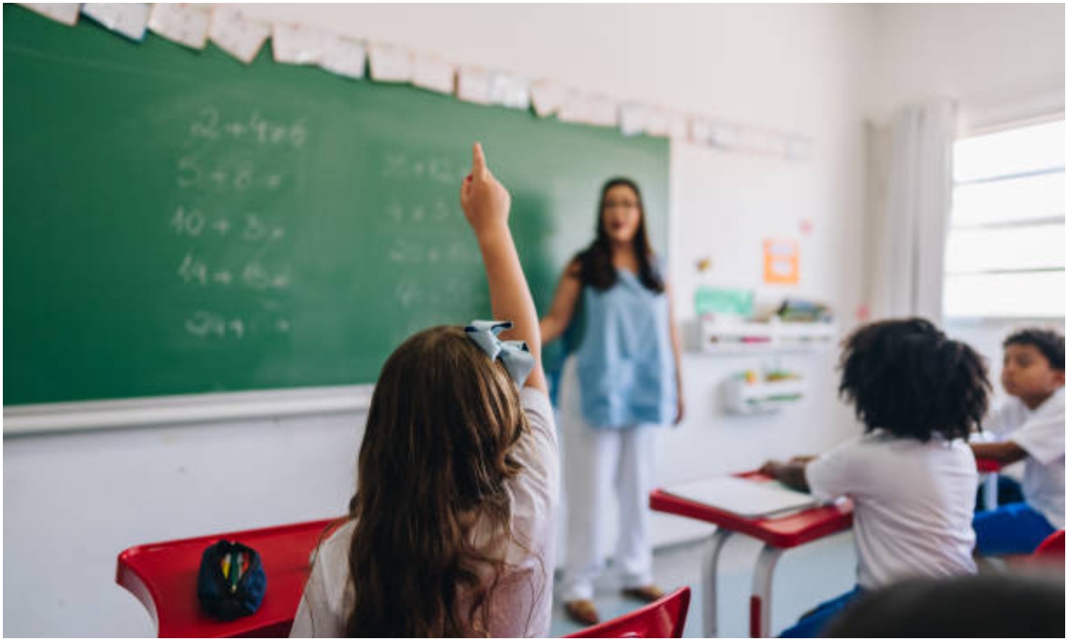 Escuelas públicas y privadas mantienen su horario habitual ante plan de ahorro energético