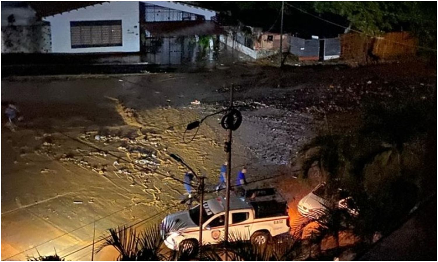 Sectores en La Guaira colapsaron tras inundaciones y desborde de cañadas por fuertes lluvias