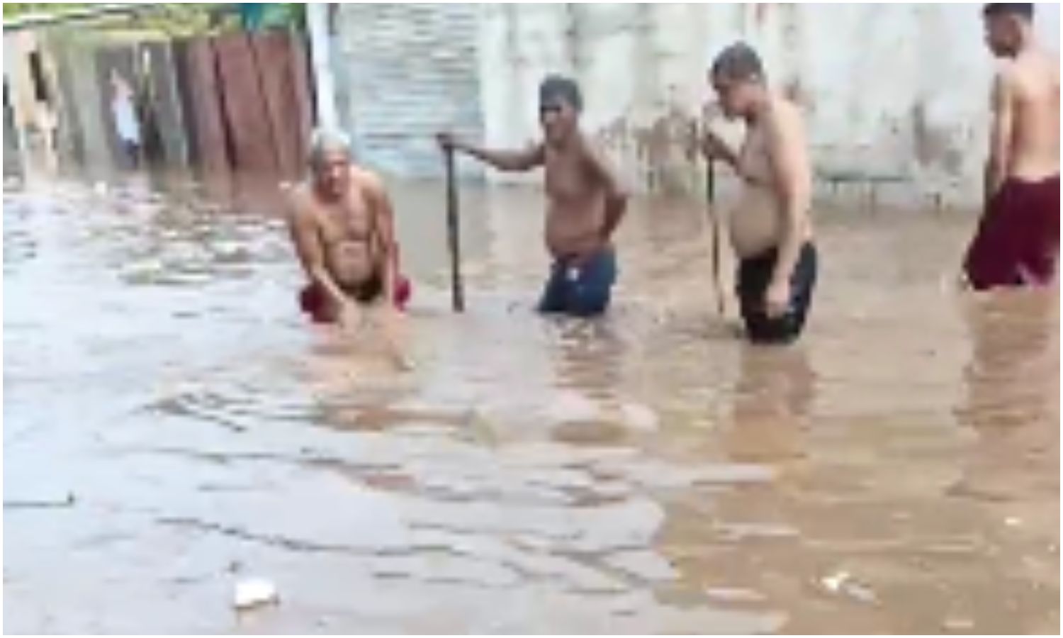 Torrencial aguacero y cañadas obstruidas por basura causaron inundaciones en Maracaibo y San Francisco