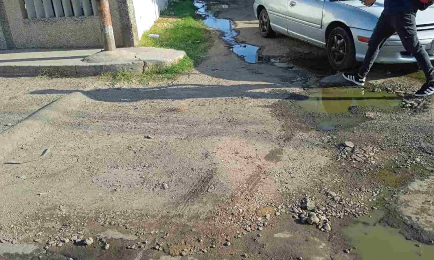 En el Barrio Canchancha 2 huecos, basura y aguas residuales afectan la calle 27