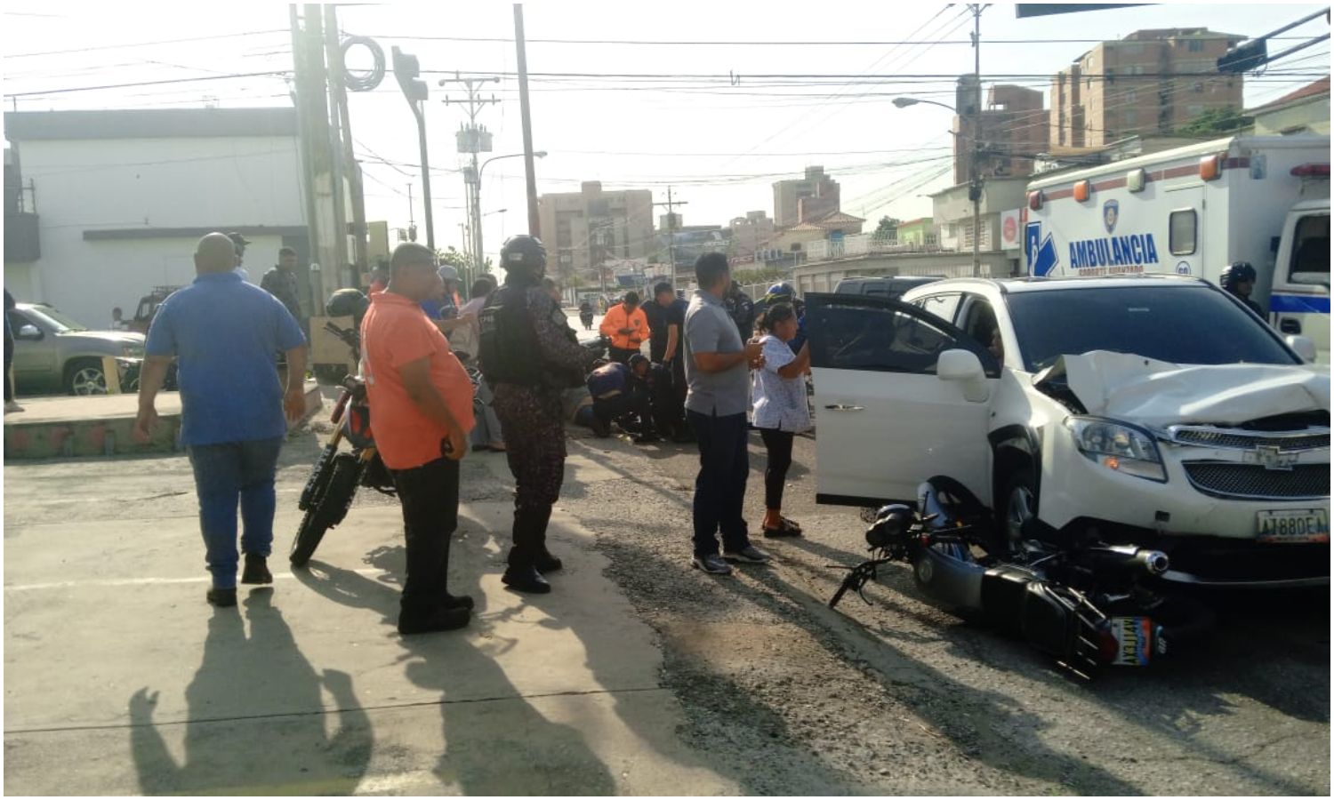 Mujer que iba de acompañante en una moto falleció tras fuerte choque contra una camioneta en Maracaibo