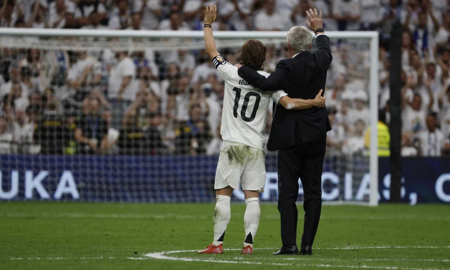 La despedida más emotiva del mundo: Modric y Ancelotti hacen llorar al Bernabéu