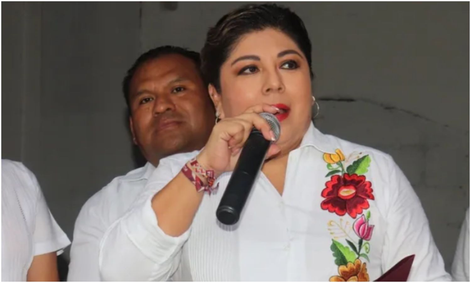 Candidata a alcaldesa en México es asesinada durante acto de campaña: cuatro muertos y tres heridos deja el ataque