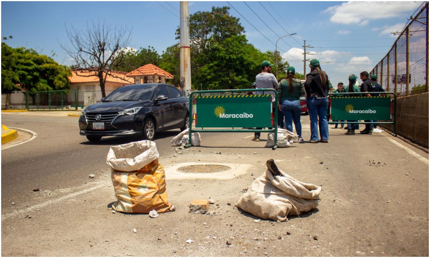 Alcaldía de Maracaibo reacota más de 330 bocas de visita para mejorar la seguridad vial