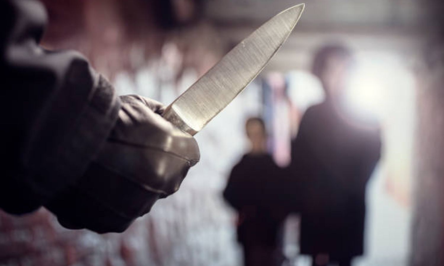 Violento robo en Caracas: delincuentes invaden casa, someten a la familia y abusan de joven