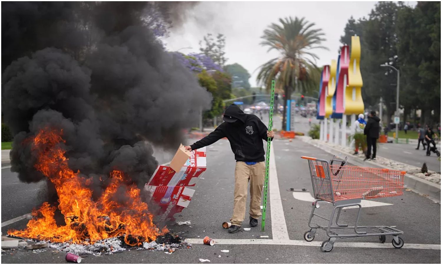 Declaran toque de queda parcial en Los Ángeles tras cinco días de protestas contra medidas migratorias