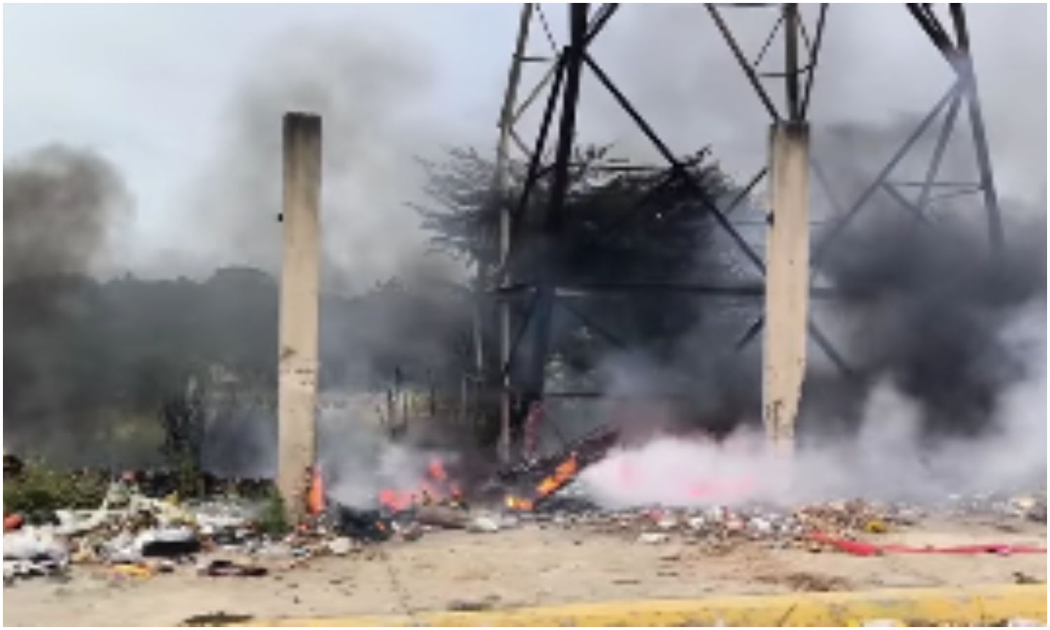 Reportan quema de basura en terrenos cercanos al Hospital General del Sur (+Video)