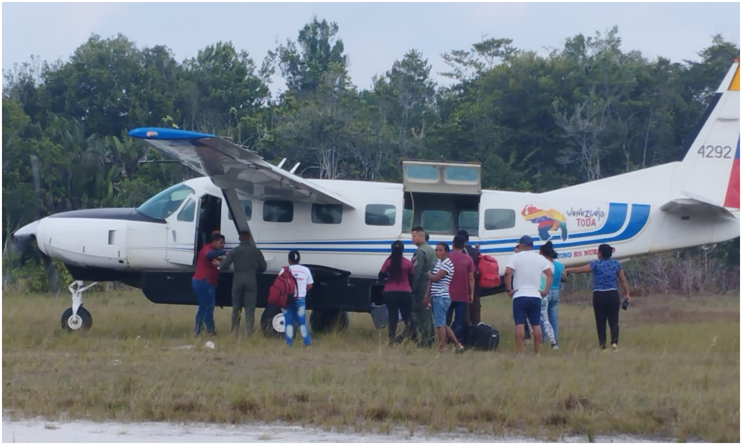 Confirman siete muertos tras caída de avioneta militar en Amazonas: gobierno ordena investigar el siniestro