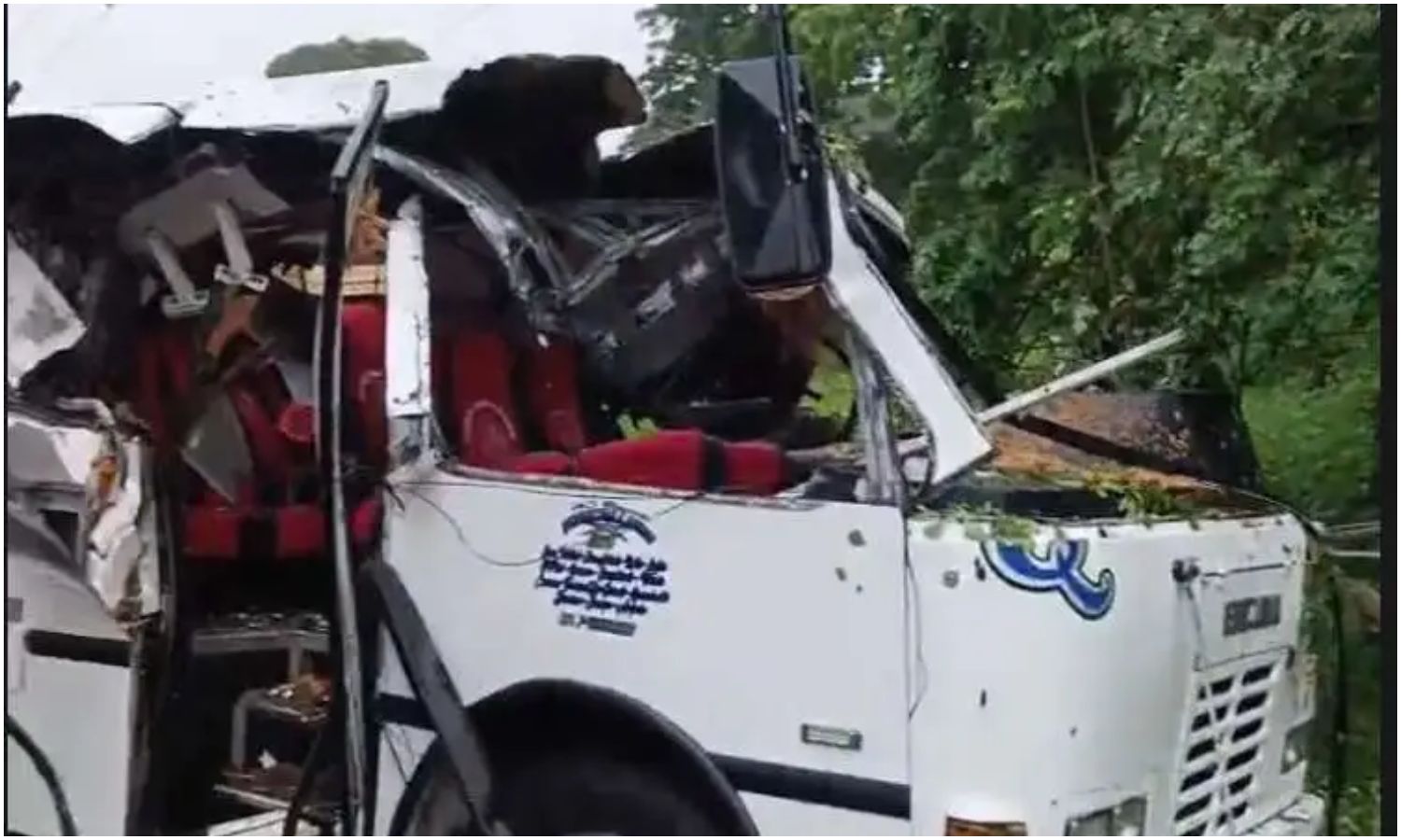 Árbol cae sobre un autobús y deja cuatro muertos y nueve heridos en Táchira