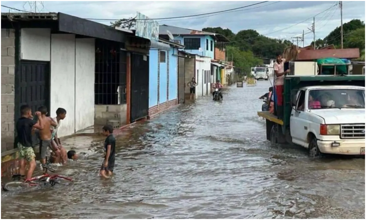 Histórica crecida del río Orinoco mantiene en alerta a Amazonas y Bolívar