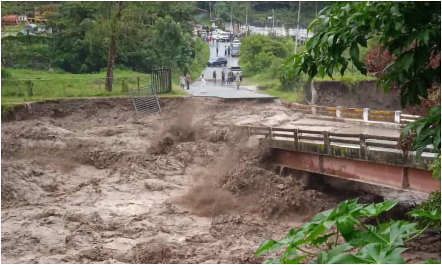 Padre e hijo murieron ahogados tras ser arrastrados por una quebrada en Mérida