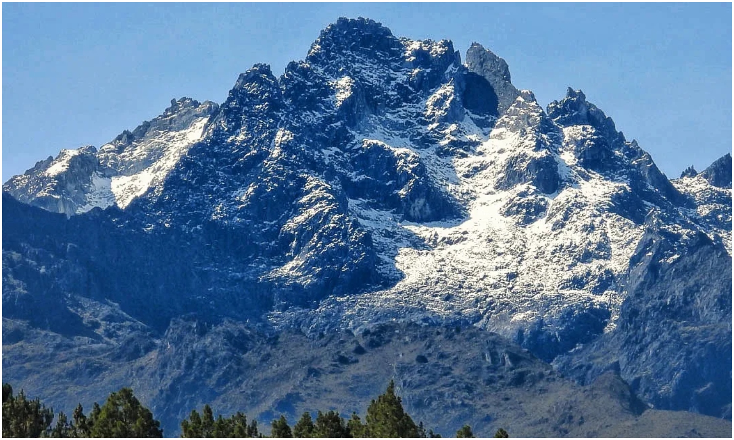 El Pico Bolívar se vistió de blanco y sus fotos deslumbran en redes sociales