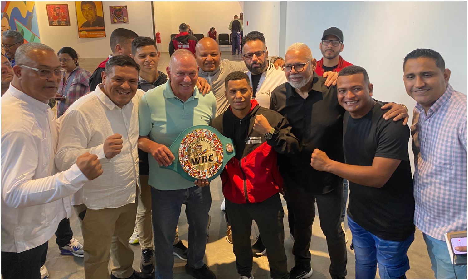 Alcalde Di Martino recibe al boxeador Carlos Cañizales y anuncia defensa de su campeonato en Maracaibo