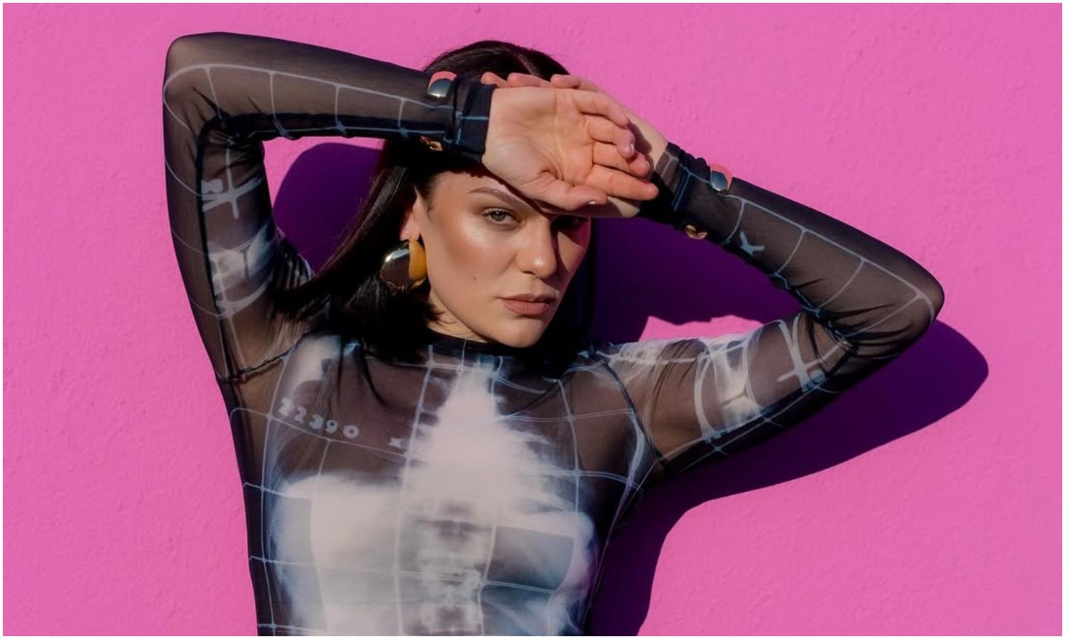 Hospitalizan de emergencia a Jessie J por una infección y líquido en los pulmones