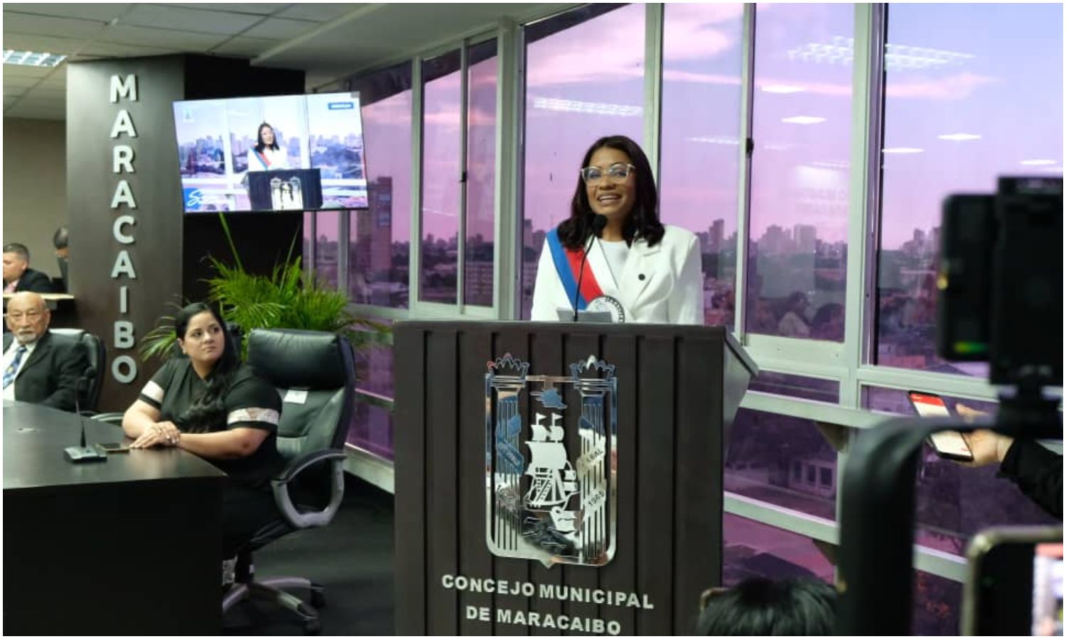 Jessy Gascón asume presidencia del Concejo Municipal de Maracaibo y promete recuperar la ciudad