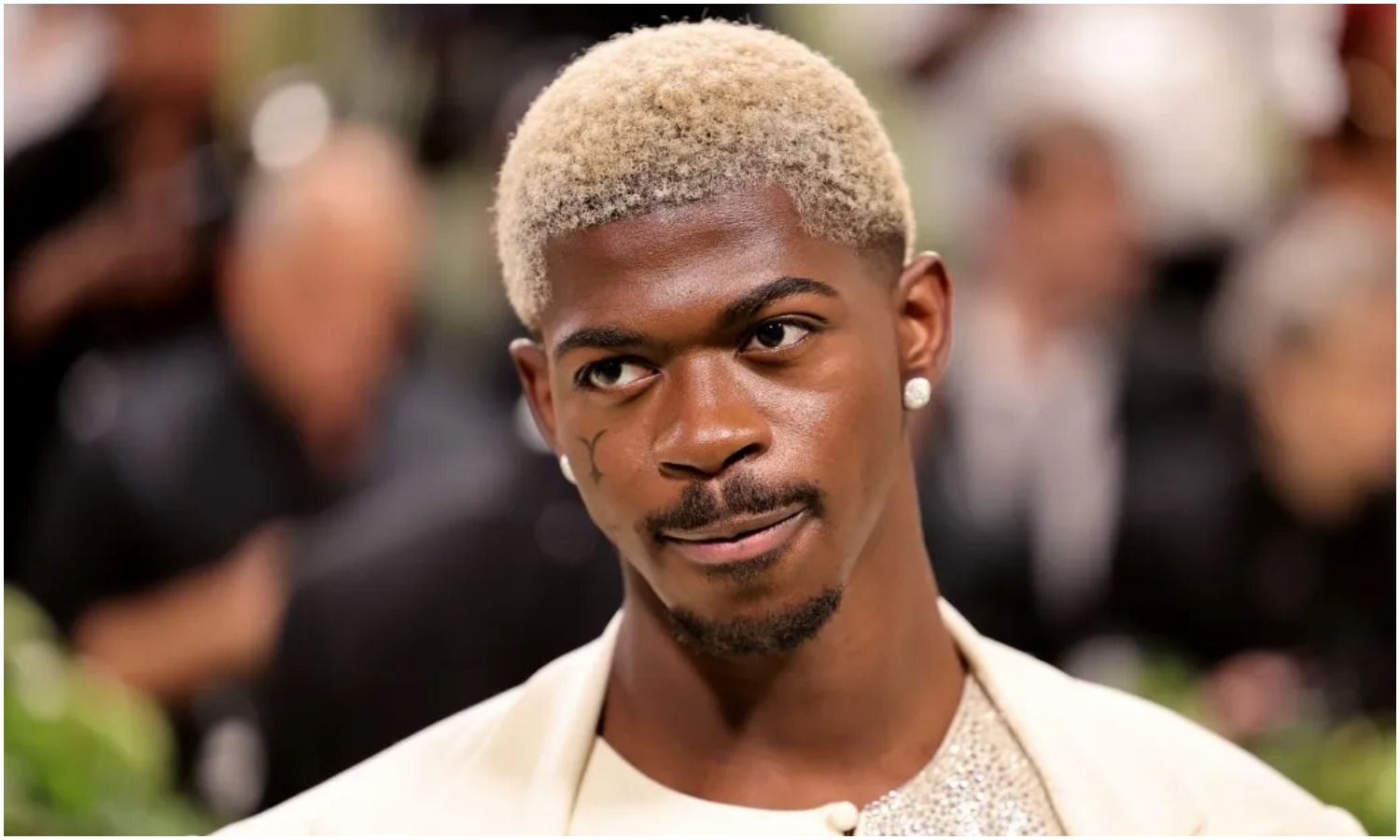 Arrestan y hospitalizan a Lil Nas X en Los Ángeles tras deambular en ropa interior por posible sobredosis
