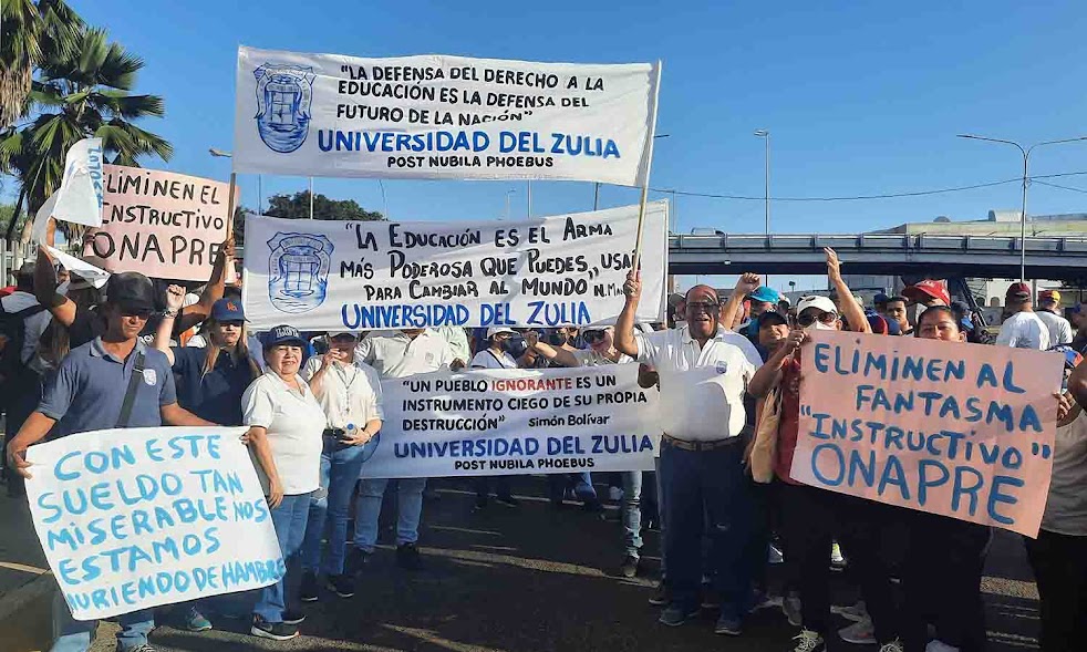 Docentes universitarios denuncian que cobran menos de un dólar desde hace más de mil 200 días
