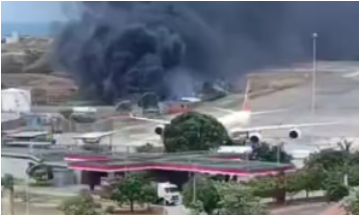 Mueren cuatro personas tras caer una aeronave en el aeropuerto de Maiquetía