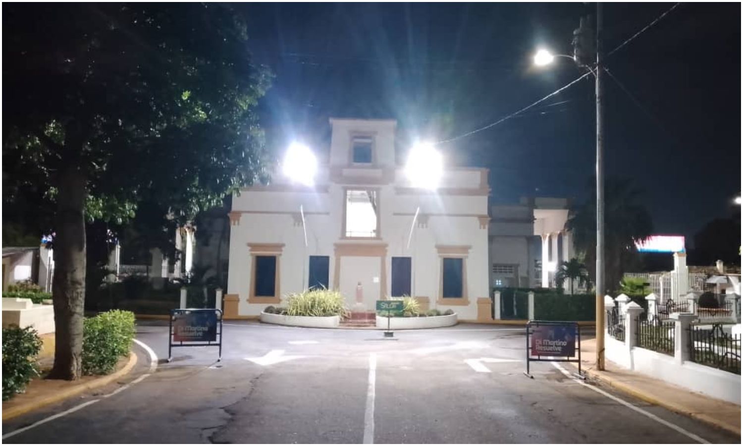 Alcaldía de Maracaibo instala luminarias y realiza labores de limpieza en cementerio Corazón de Jesús