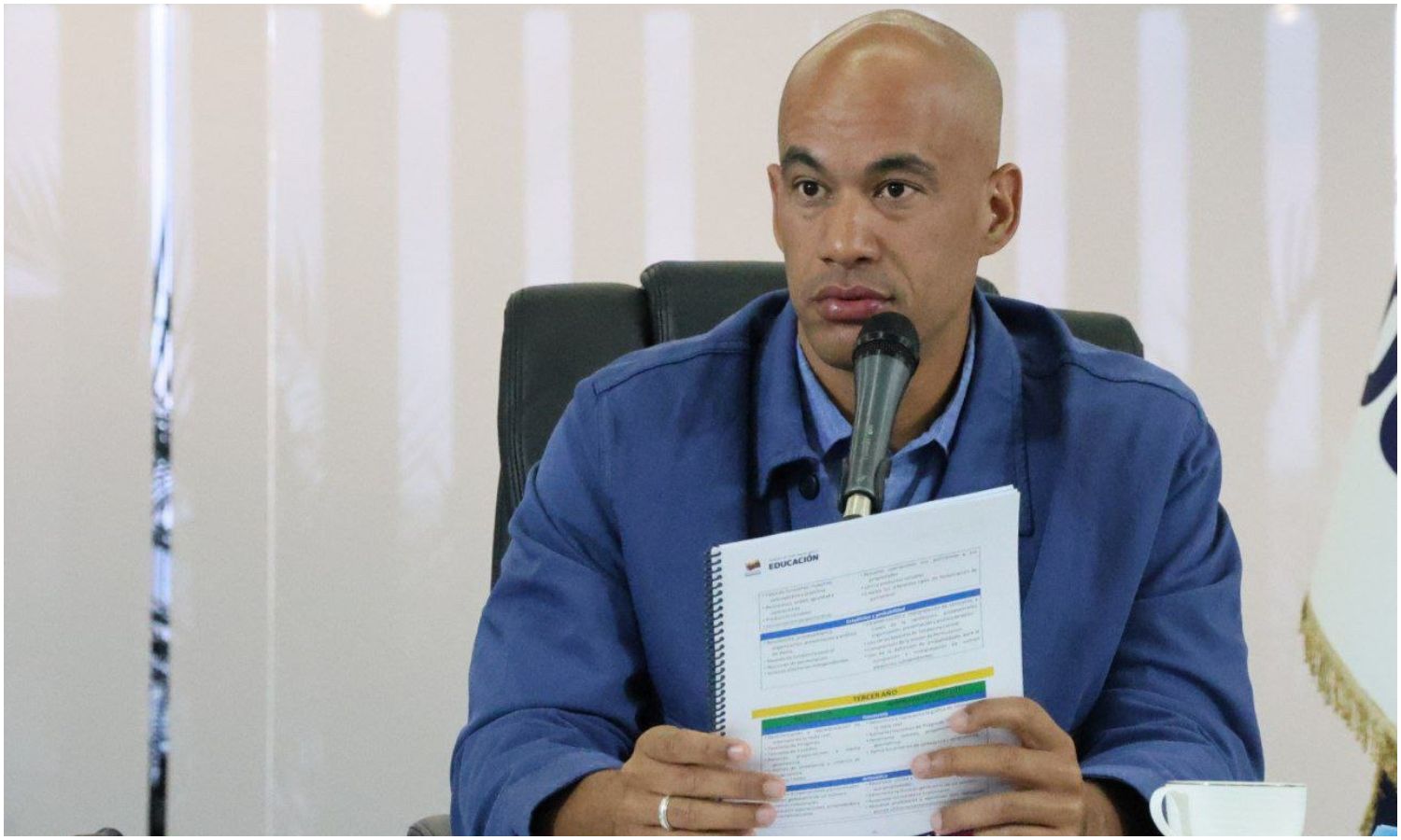 Ministro de Educación propone eliminar las tareas escolares por “generar estrés” en los hogares