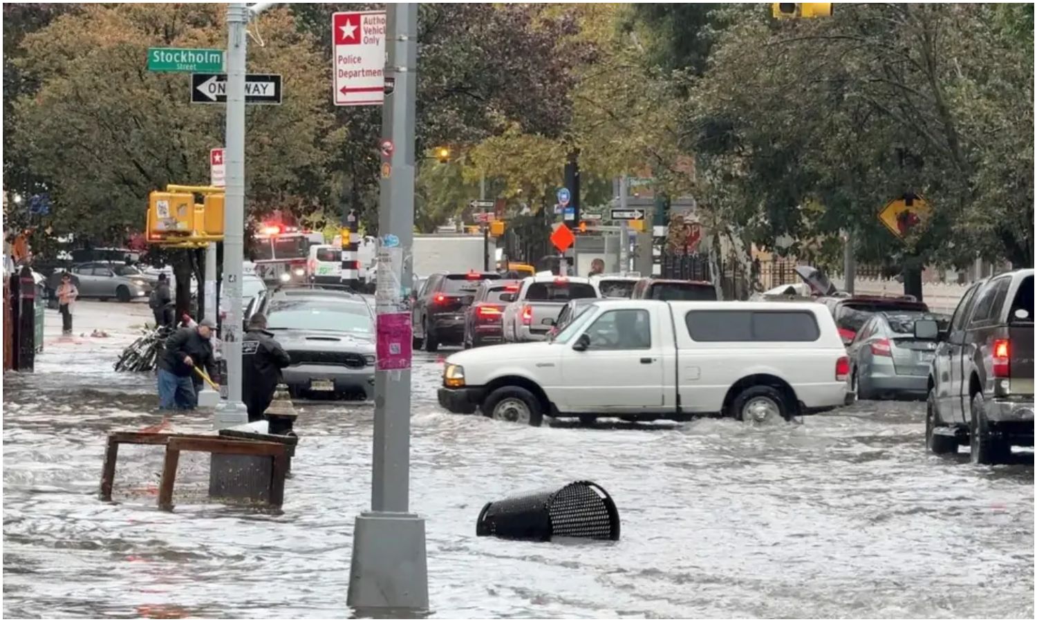 Dos personas murieron en sótanos inundados durante fuerte tormenta en Nueva York
