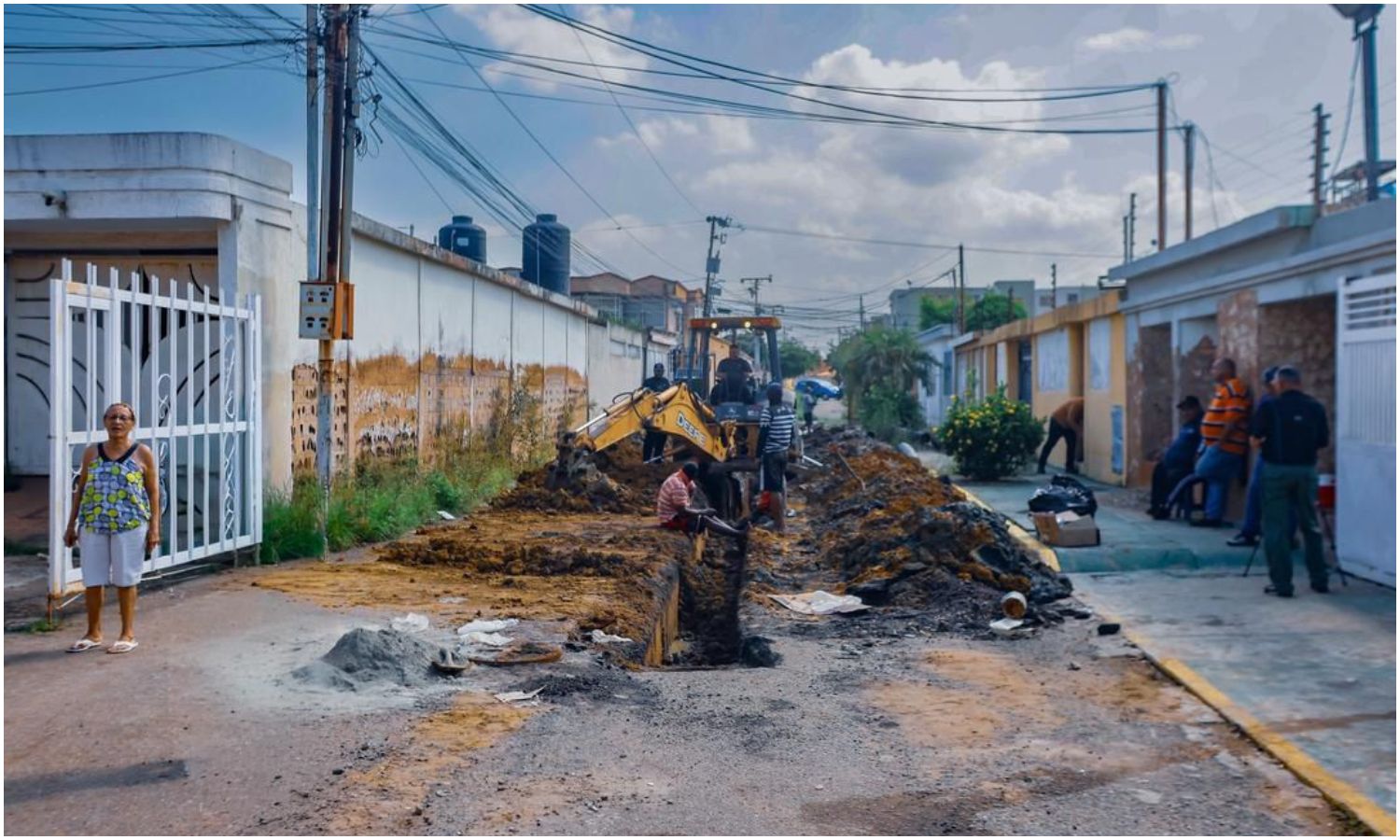 Avanza sustitución de colector que beneficiará a más de dos mil habitantes en la parroquia Raúl Leoni