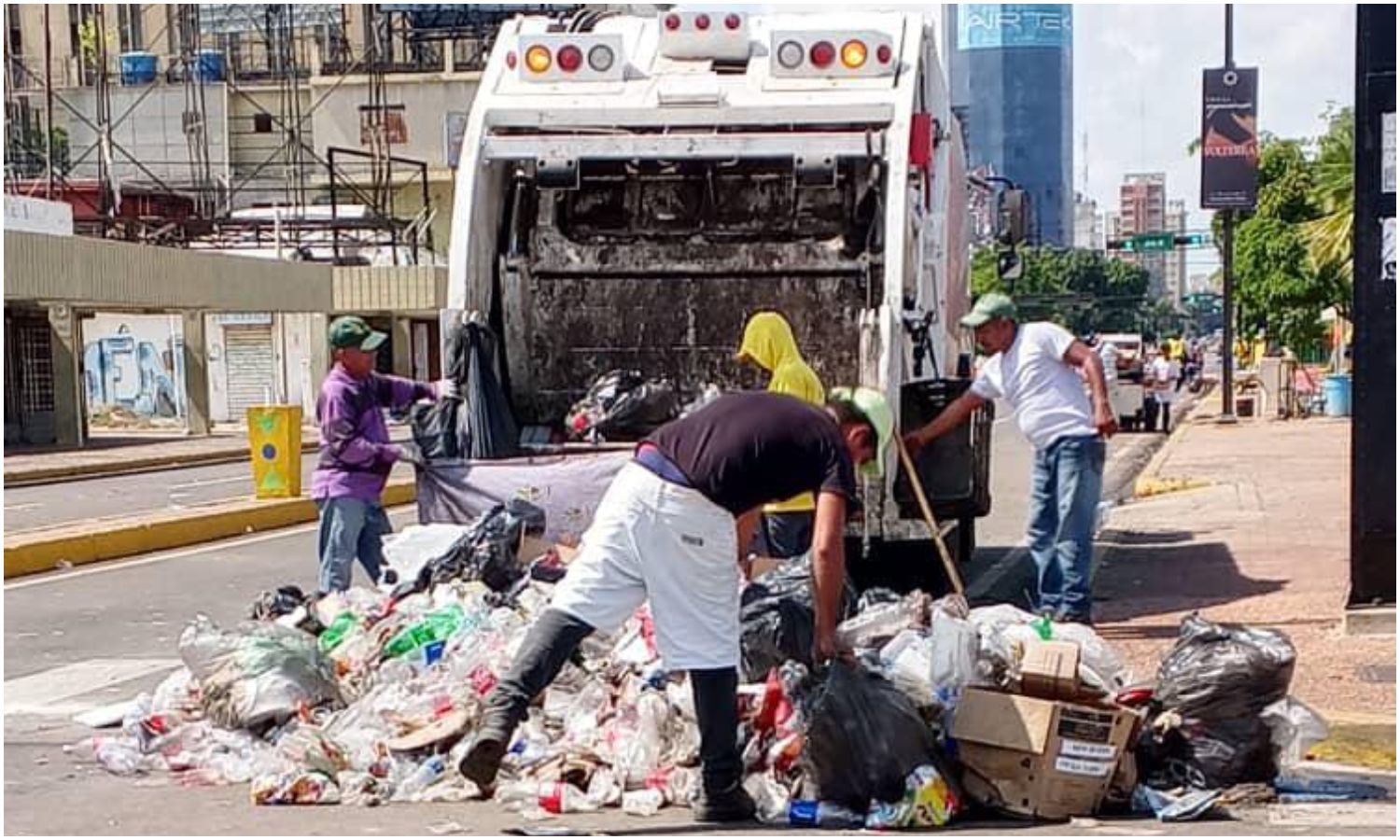 Alcaldía de Maracaibo llama a crear conciencia ante playones de basura en áreas públicas