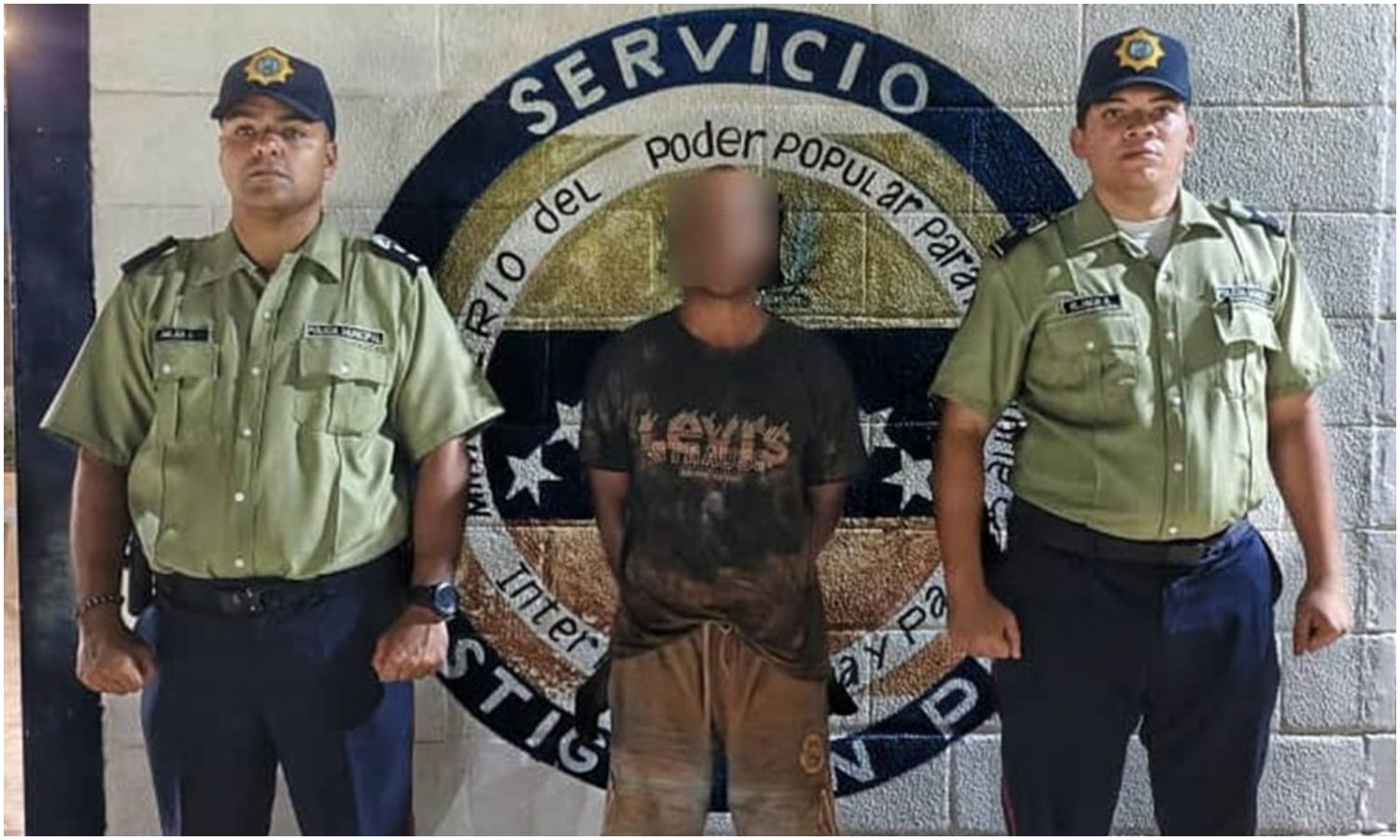 Detienen a un hombre ebrio por golpear a su madre en el barrio Las Trinitarias