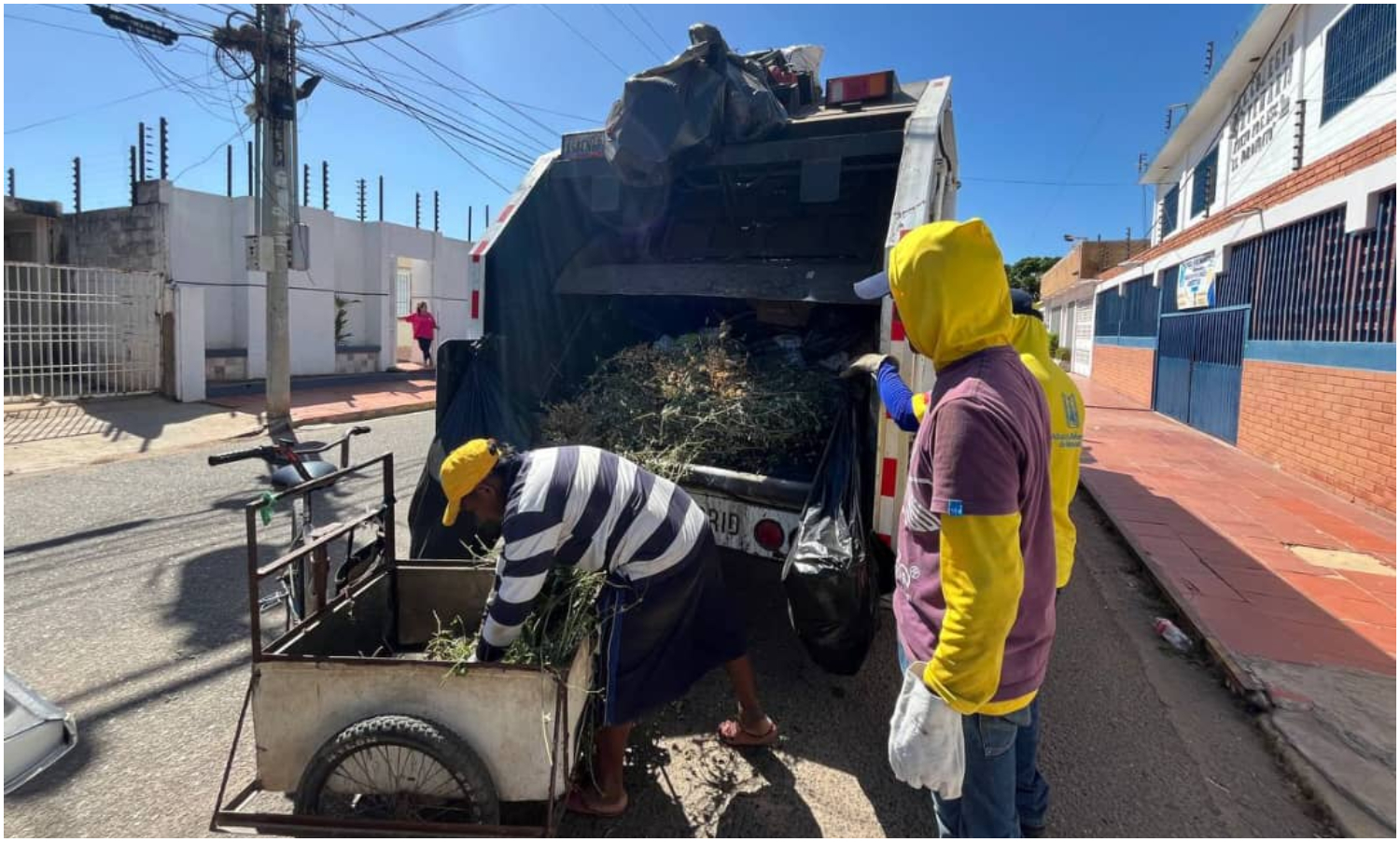 IMA intensifica fiscalización ambiental en el sector Francisco de Miranda tras sorprender a “carretillero” arrojando basura en la calle